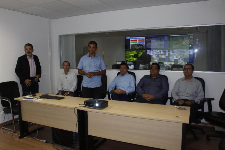 Prefeito de Moreno (PE) visita Central de Videomonitoramento de Viana