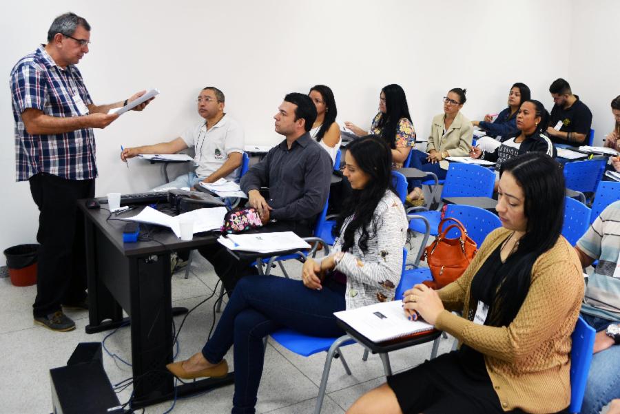 Servidores participam de curso de Redação Oficial