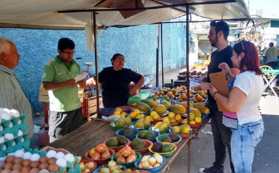 Nossocrédito realiza ação com feirantes