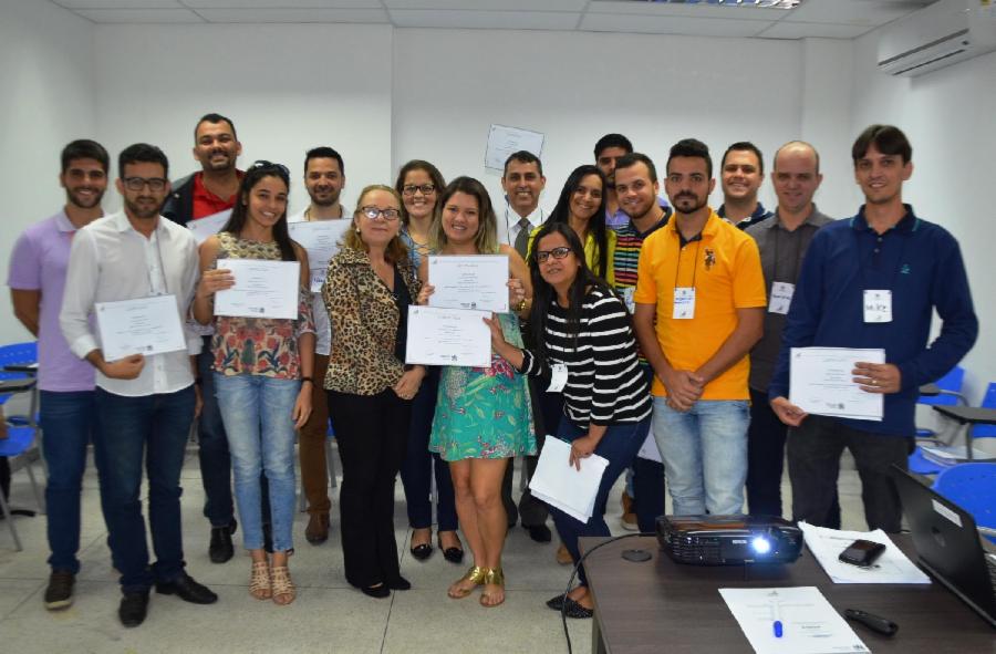 Servidores recebem certificado do curso de Licitações Públicas