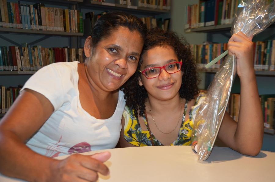 Mãe e filha batem recorde de livros na Biblioteca de Viana