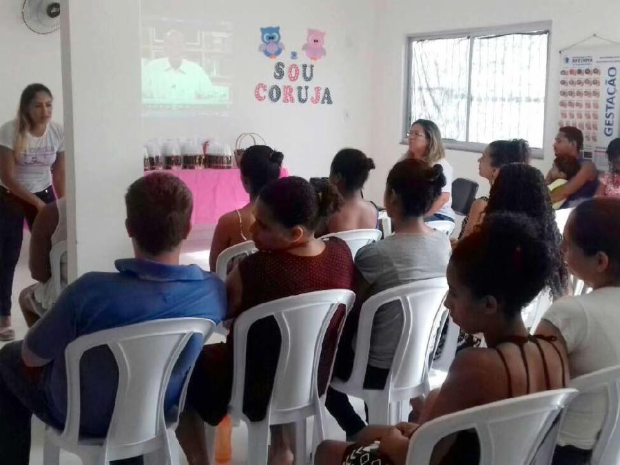 Gestante do projeto Sou Coruja recebem repelentes