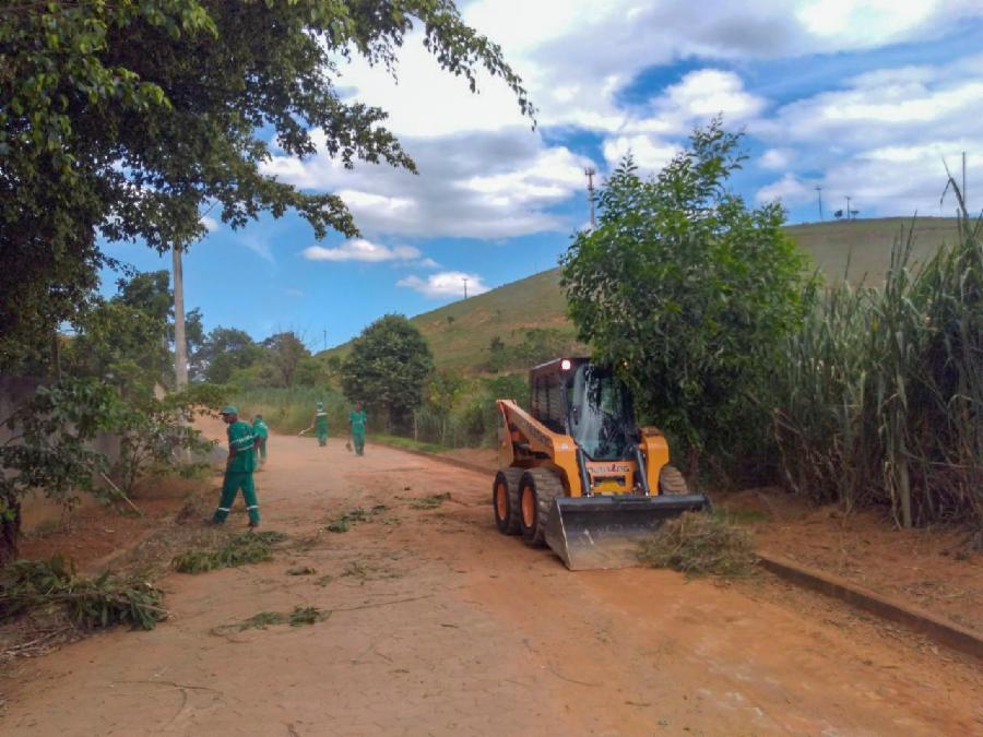 Serviços Urbanos realiza limpeza em Nova Viana