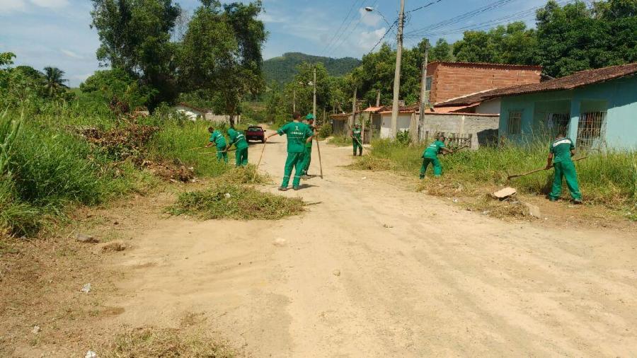 Serviços Urbanos realiza limpeza em Viana Sede