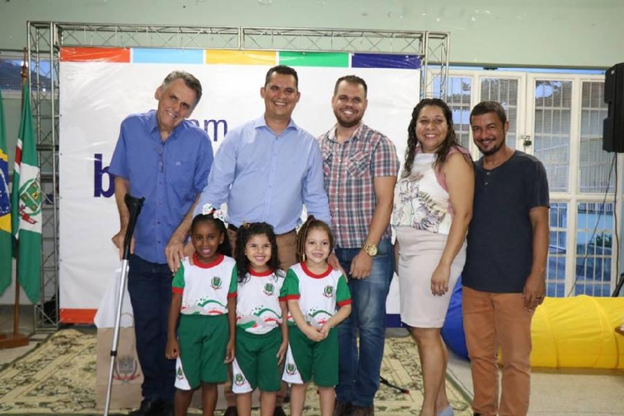 Educação entrega mais uniformes em Marcílio e Industrial