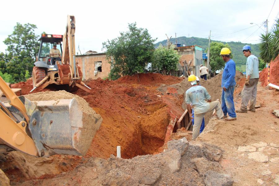 Seguem obras de pavimentação asfáltica em Canaã