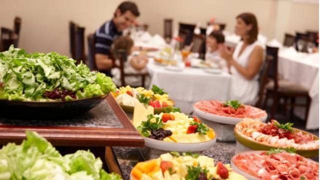 Procon alerta para cobranças abusivas em restaurantes e bares no Dia das Mães