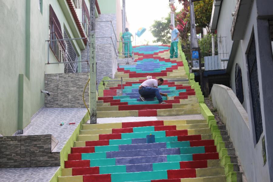 Bairro de Todas as Cores: escadaria de Vila Bethânia recebe pintura