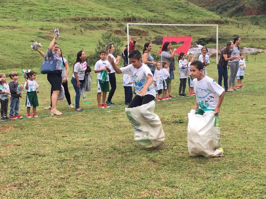 Resgate de brincadeiras antigas fez parte do Festival Cultural com alunos da área rural