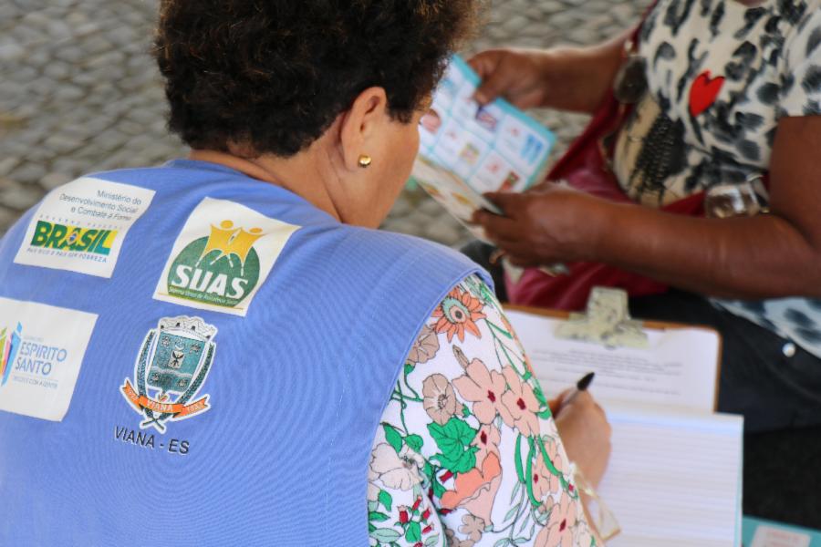 Equipe faz abordagem social a pessoas em situação de rua