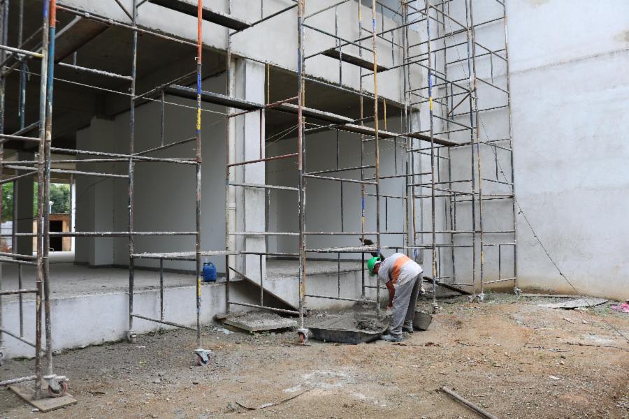 Construção do Poupa Tempo segue na fase de reboco