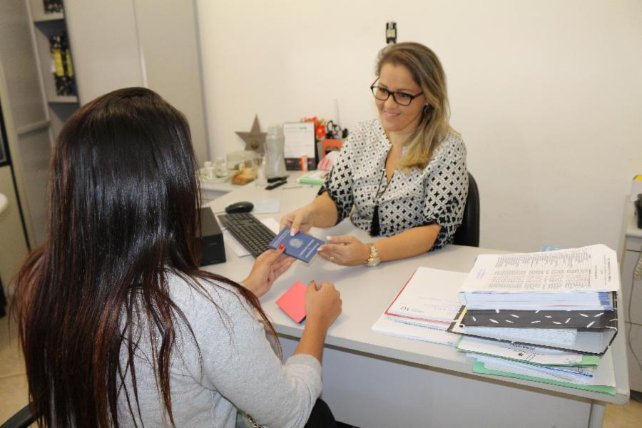 Agência de Empregos faz cadastro para cerca de 100 vagas abertas nesta segunda (13)