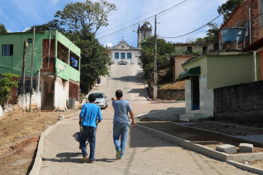 Revitalização de Araçatiba segue para construção de calçadas na ladeira Hercília Jantorno