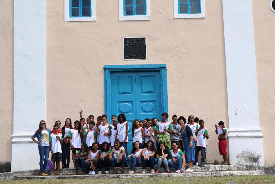 Alunos da EMEF Dr. Tancredo de Almeida Neves participam da Visita Cultural