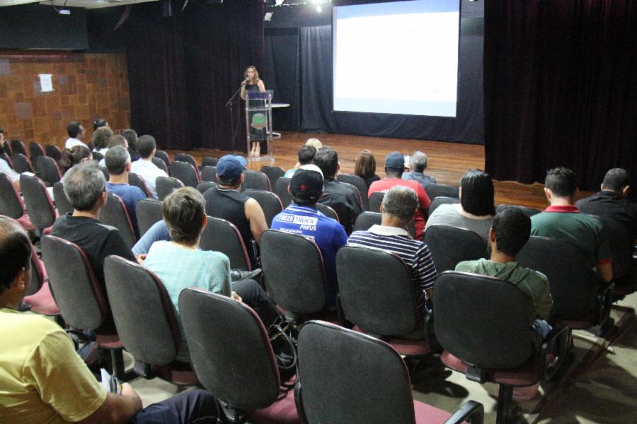 Audiência pública discute descarte correto de pneus no município