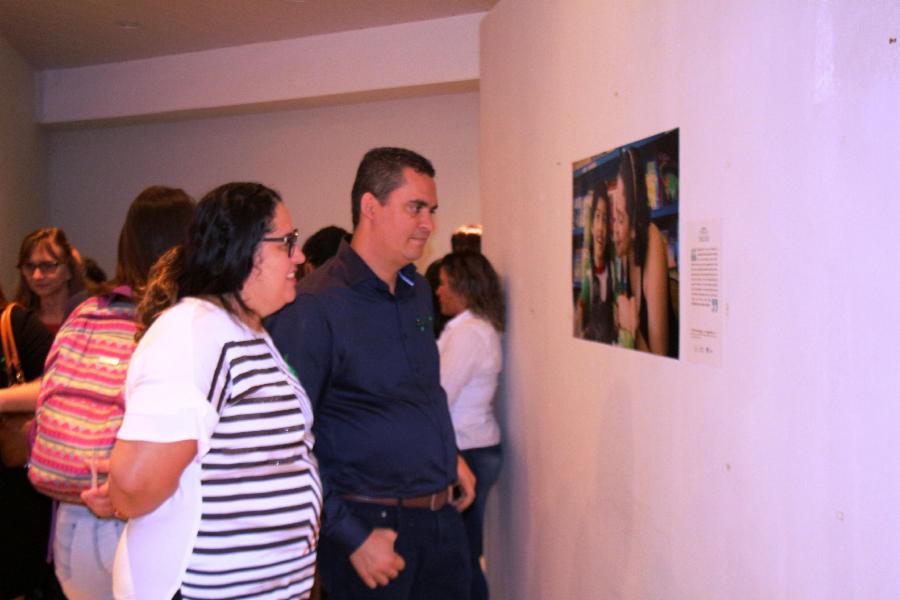 Exposição faz homenagem às mães de alunos atendidos pela Educação Especial