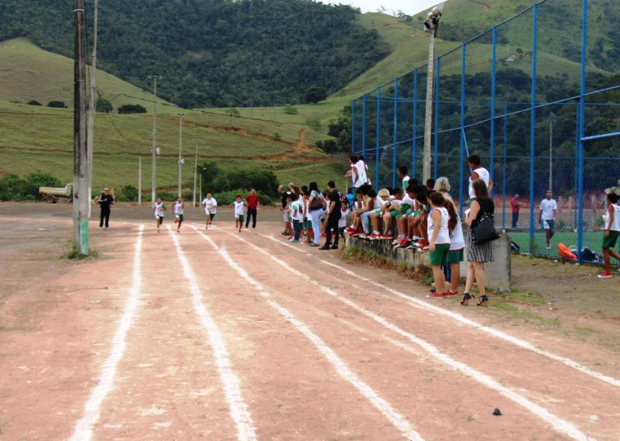 Prova de atletismo marca primeiro dia dos Jogos Escolares