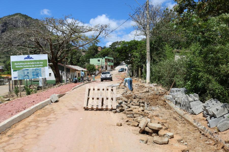 Revitalização de ladeira em Araçatiba chega à fase final