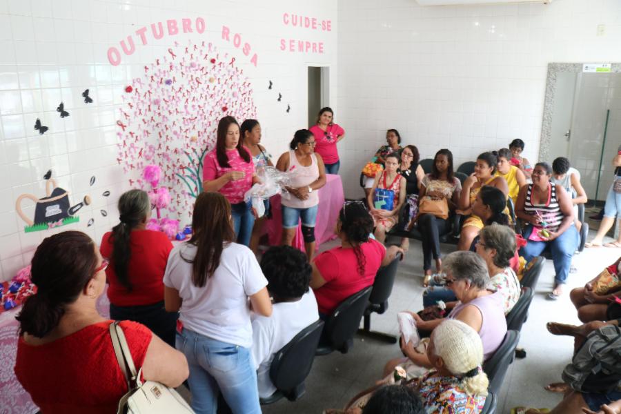 Outubro Rosa: palestra e encaminhamentos para exames marcam ação no Núcleo de Saúde