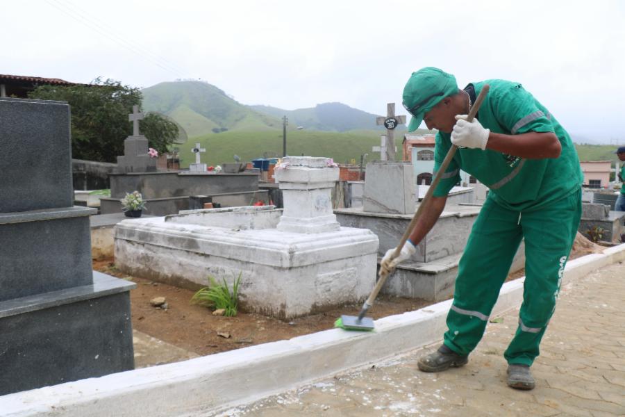 Serviços Urbanos faz mutirão de limpeza em cemitérios