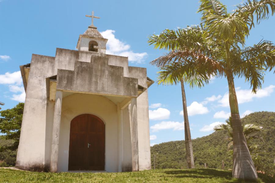 Viana Bike: percurso pesado leva à Igreja São Sebastião, em Pedra da Mulata