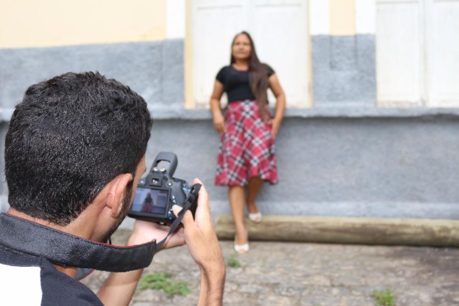 Pontos turísticos são cenários para aula prática de fotografia do Gerar