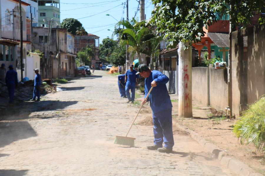 Ruas de Santo Agostinho recebem limpeza para pavimentação asfáltica