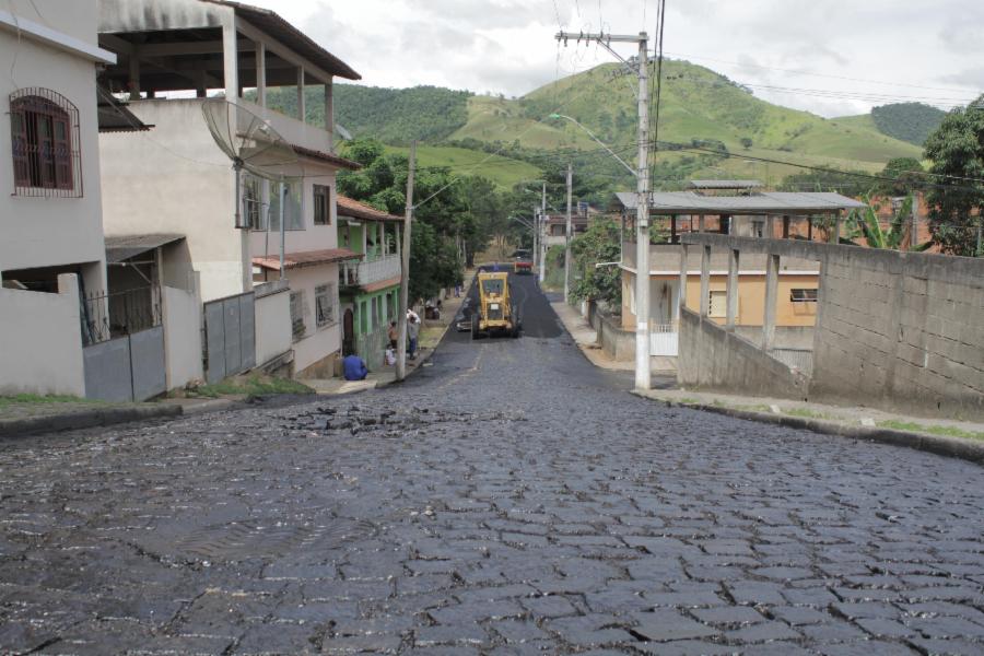 Continuam obras de pavimentação asfáltica em Santo Agostinho