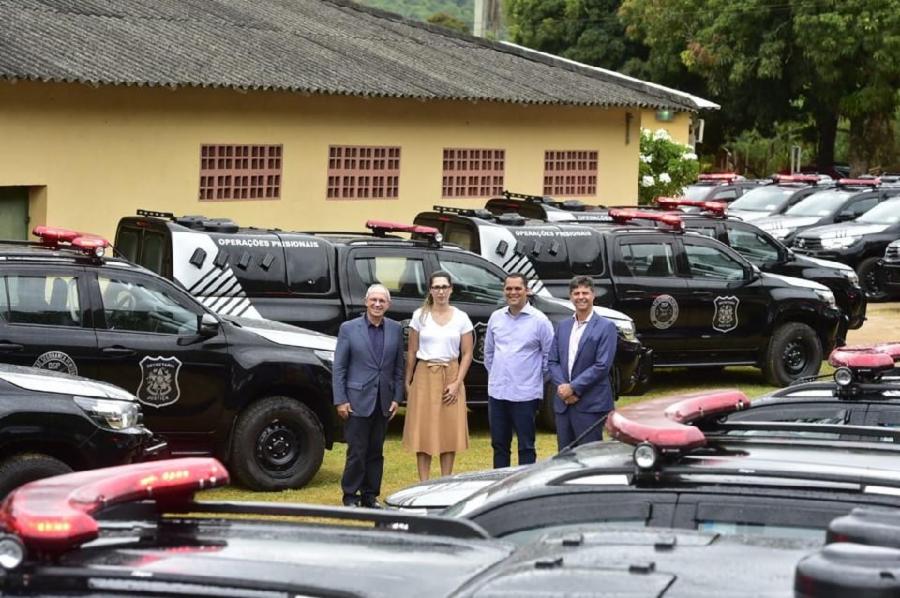 Governo do Estado visita Viana durante entrega de novas viaturas e equipamentos de segurança para a Sejus