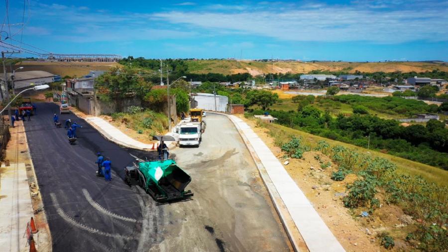 Rua dos Antulhos recebe camada de asfalto