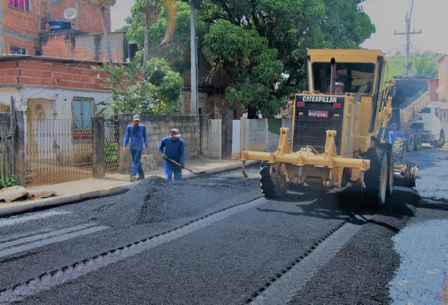 Ruas em Bom Pastor recebem pavimentação asfáltica