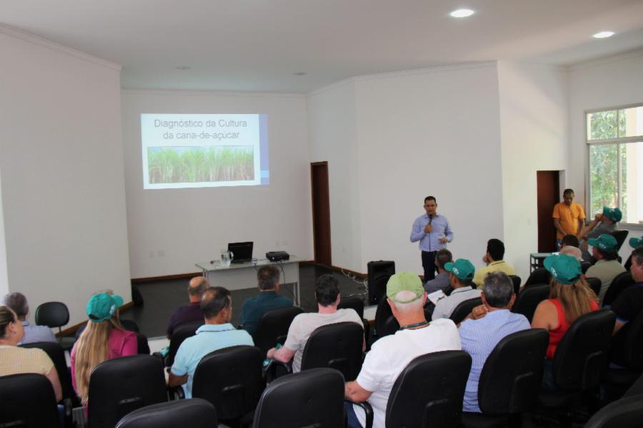 Seminário reúne produtores rurais para discutir a economia da cana no município