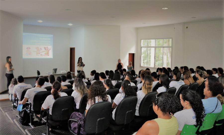 Estagiários da Educação Especial participam de formação