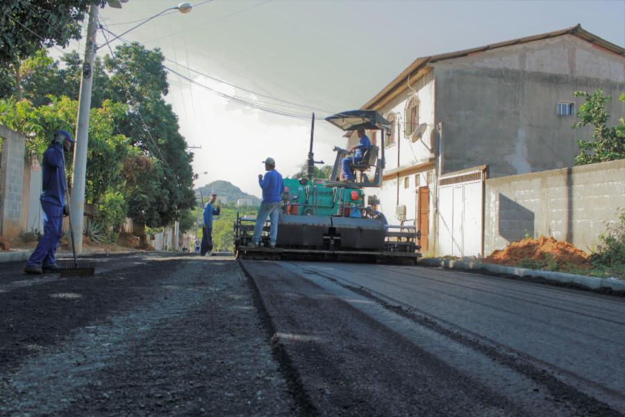 Arlindo Villaschi: Rua São Vicente recebe pavimentação