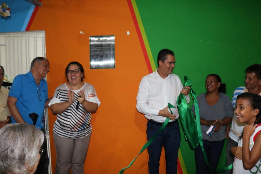 Prefeito inaugura reforma geral em escola de Piapitangui