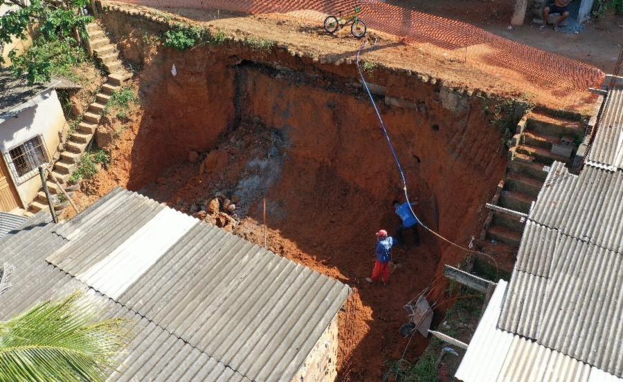 Rua em Marcílio de Noronha recebe o segundo muro de contenção