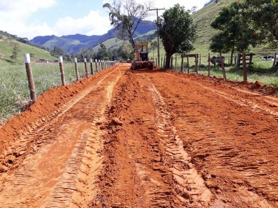 Cerca de 12 km de estradas rurais recebem melhorias