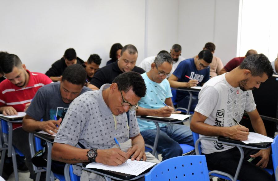 Mais 40 candidatos participam de oficina sobre etiqueta profissional