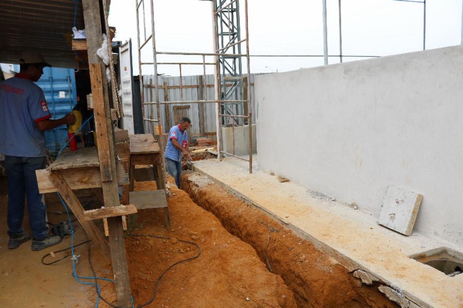 Espaço esportivo do CMEI Guilherme de Almeida Filho entra na etapa de drenagem pluvial