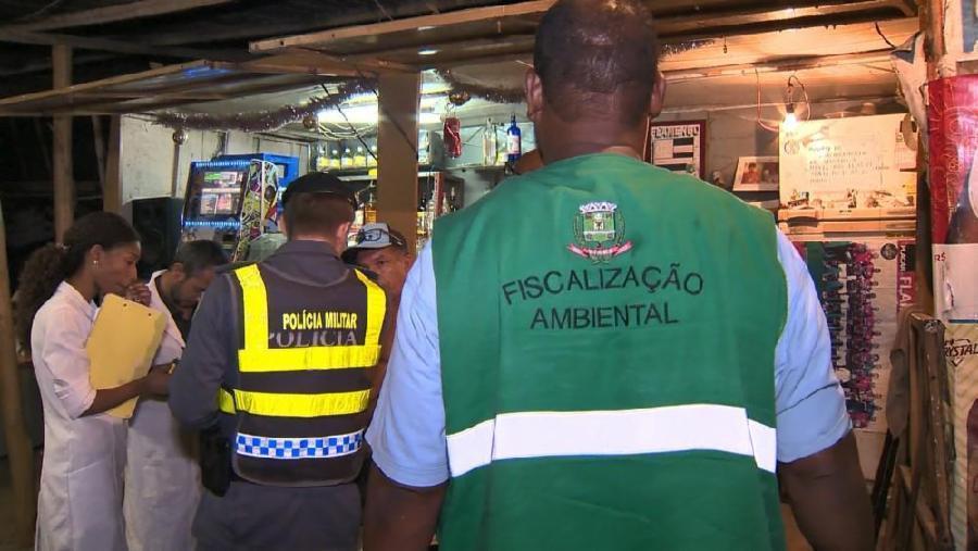 Bares são fiscalizados durante operação da Prefeitura e Polícia Militar