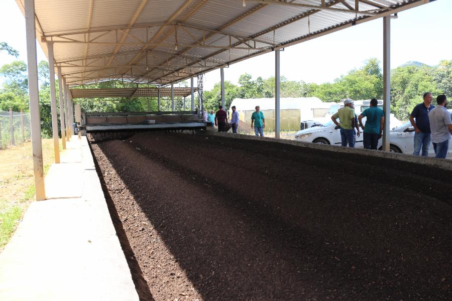 Usina de Compostagem de Viana gera 100 toneladas de adubo por mês