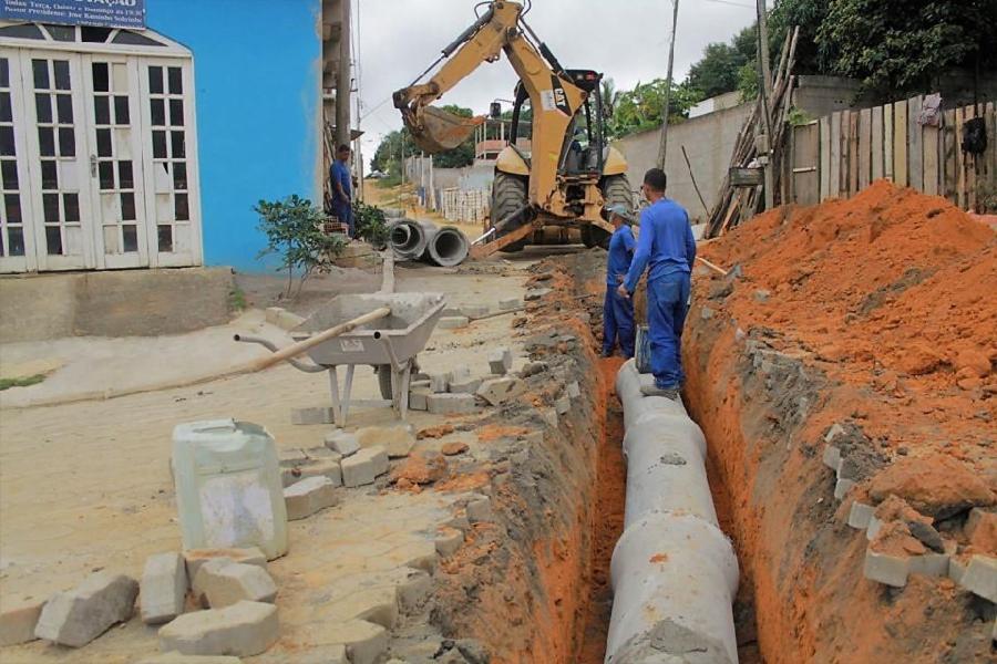 Iniciada as obras de esgotamento sanitário na Rua Barão de Mesquita