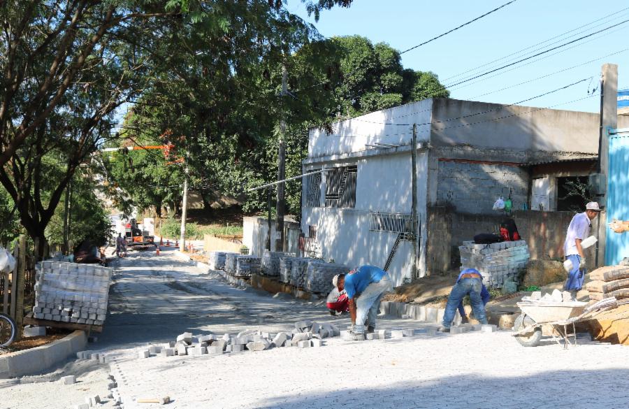 Segue pavimentação da Rua Almirante Tamandaré em Nova Bethânia