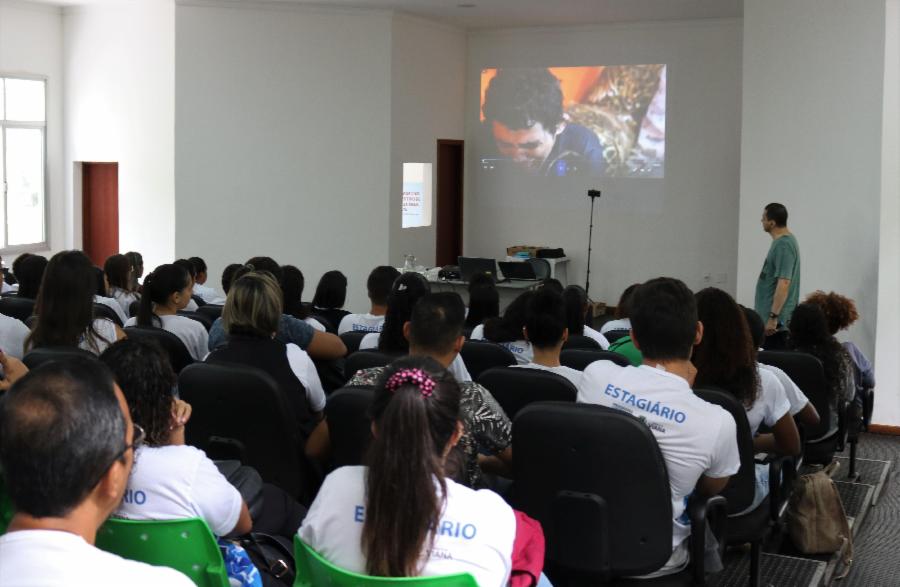 Estagiários da Educação Especial participam de palestra sobre Autismo