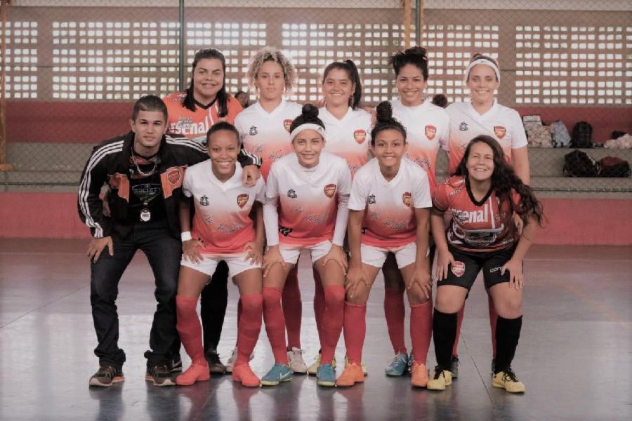 Equipe feminina de futsal de Viana disputa final da taça FAFES nesta terça (02)