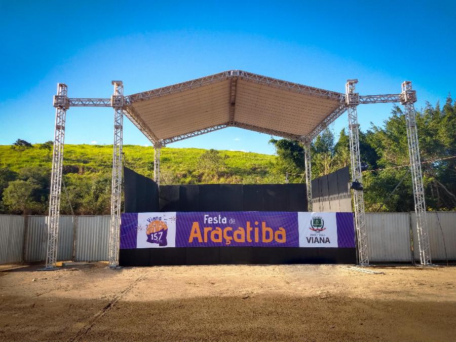 Festa de Araçatiba: iniciada a montagem do palco para festa de 157 anos de Viana