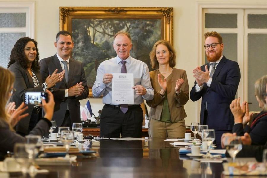 Prefeito Gilson Daniel participa de evento para adesão a projeto de mapeamento de alunos fora da escola