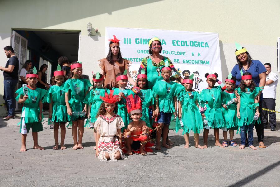 Folclore e entrega de livro marcam atividade com alunos do CMEI Calypio Siqueira Rocha