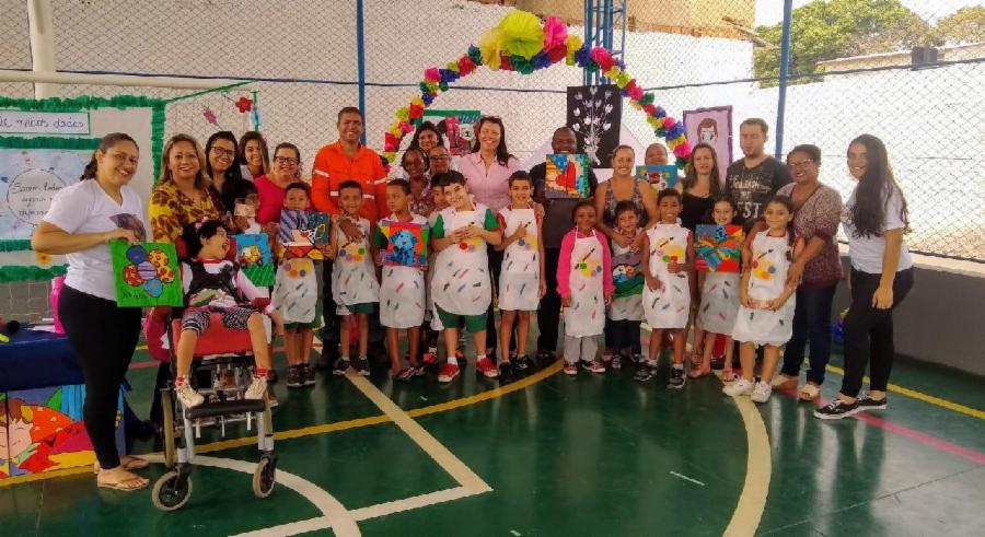 EMEF Washington promove leilão dos quadros pintados por alunos da educação especial