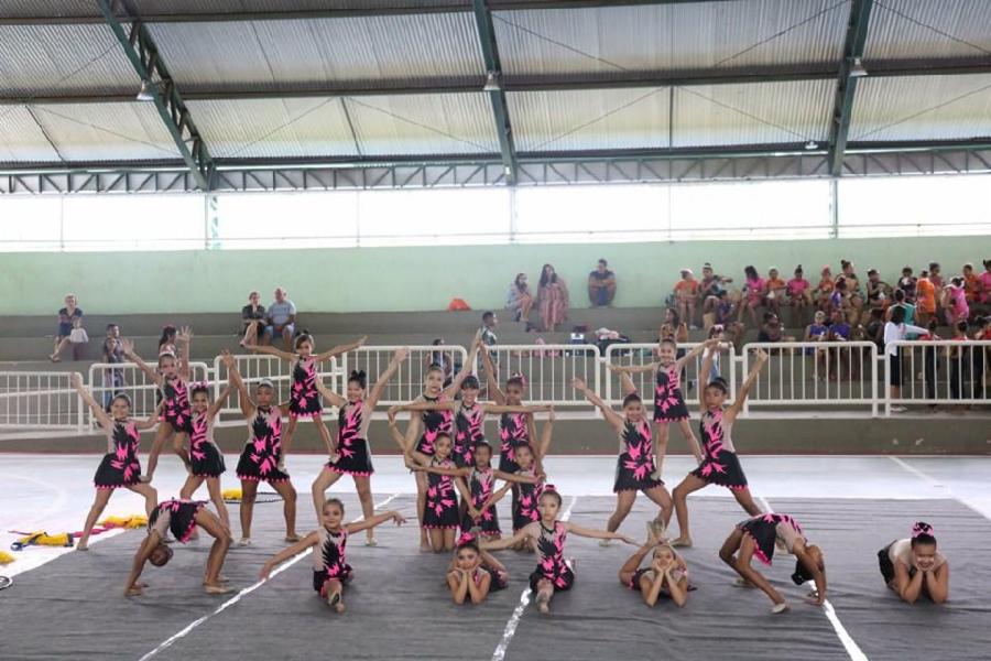 Talentos de Viana da Ginástica Rítmica se apresentam durante festival